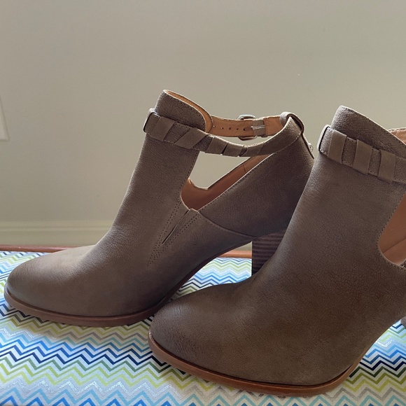 Via Spiga Taupe Bootie - Picture 7 of 11